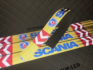 Наклейка Лента желтая светоотражающая SCANIA (синяя надпись) 65 cм 4 шт.