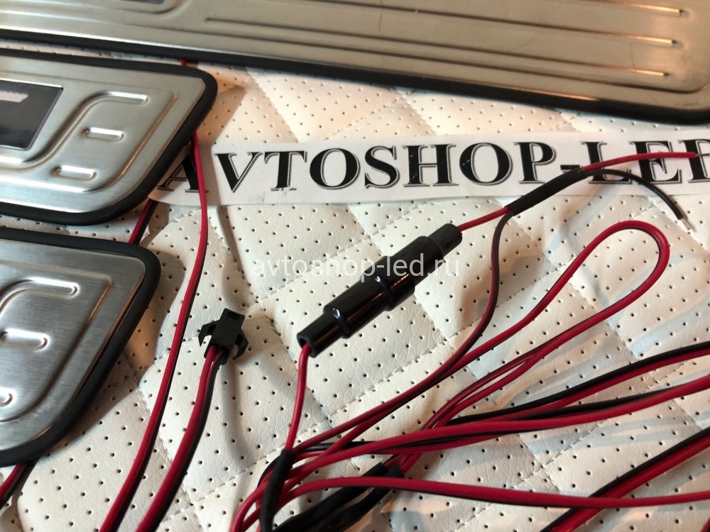 Накладки на пороги Mazda СХ 5 с красной подсветкой копия №1770216123