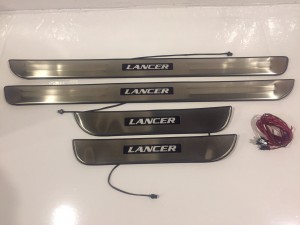 Накладки на пороги Mitsubishi LANCER 9 с белой подсветкой копия №1770216139