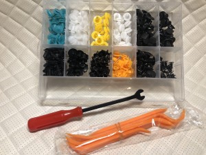 Набор автомобильных клипс 220 предметов с отверткой и съёмники обшивки.